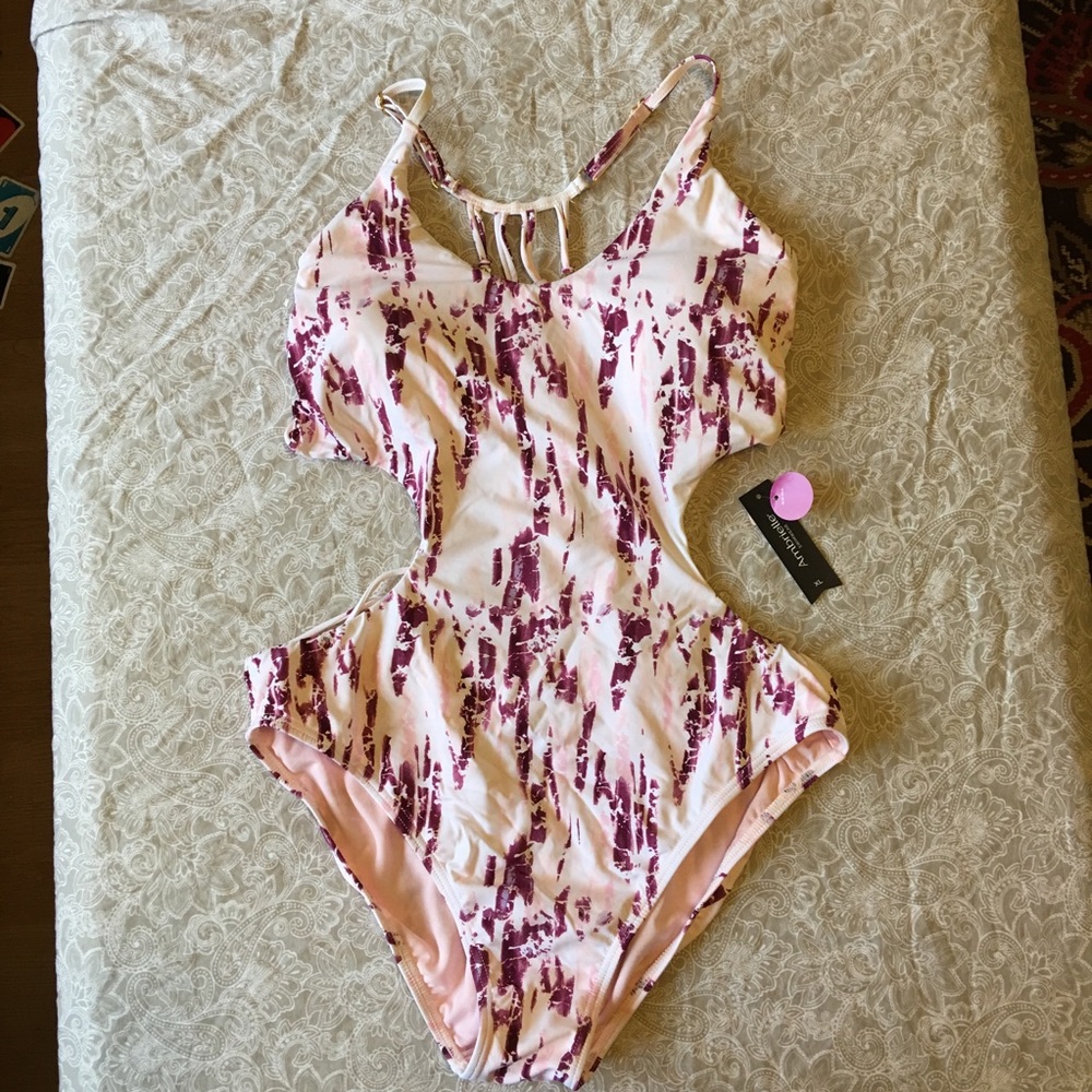 NWT Ambrielle Crackled pink print onepiece size XL